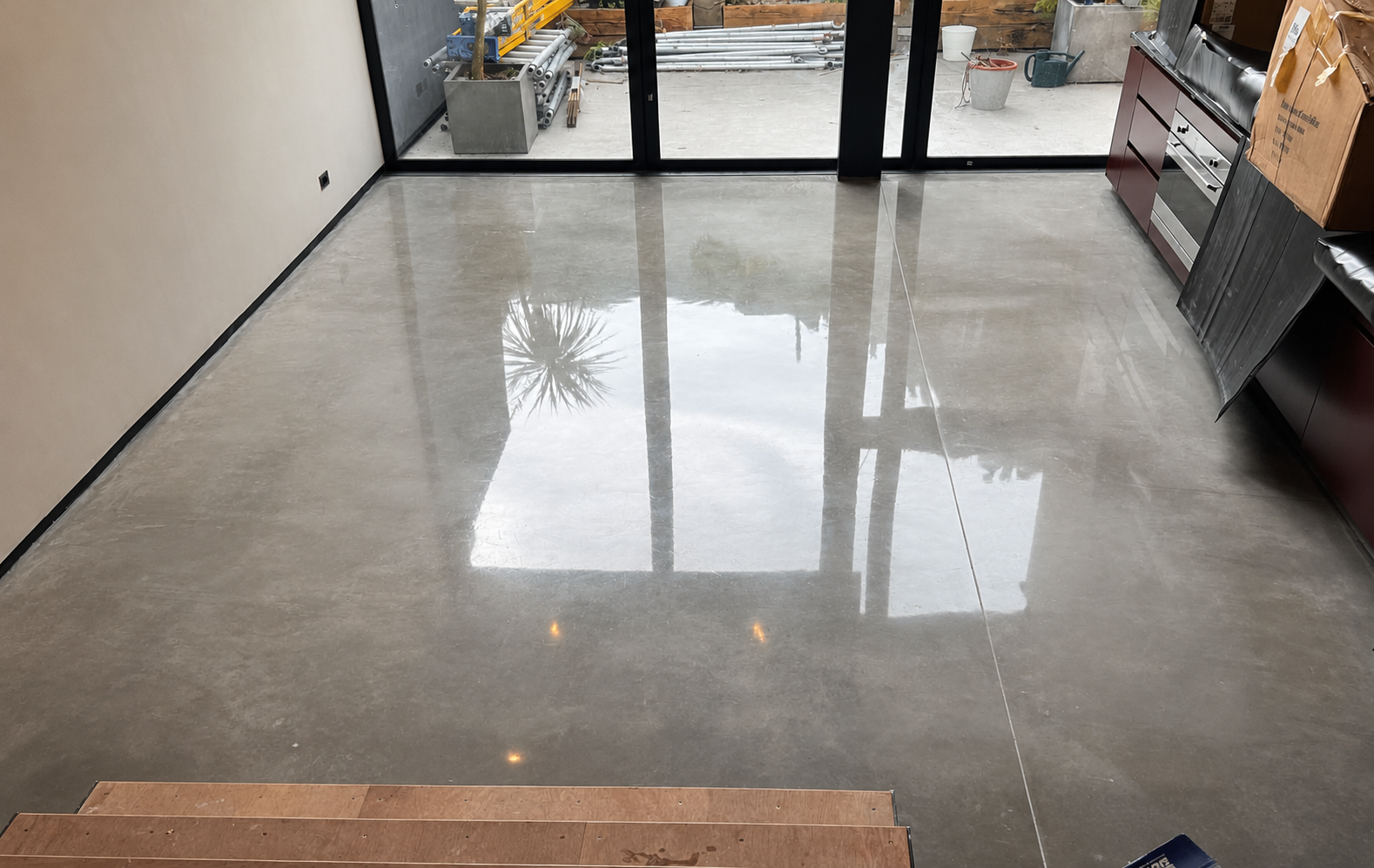 Modern Minimalist Space With Polished Concrete Floor - London Marble Stone